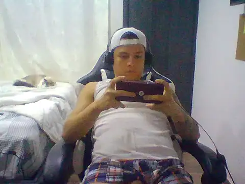 Snapshot of JuanPabloBocanegra chatting on 10.25.25 JuanPabloBocanegra online show from 10.25.25