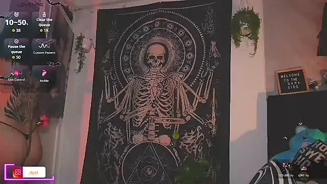 Dalia Vorhees online show from 12.04.25