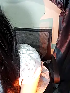 Snapshot of Cherry_Le02 chatting on 03.11.26 Cherry Le02 online show from 03.11.26