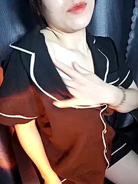 Snapshot of Cherry_Le02 chatting on 03.12.26 Cherry Le02 online show from 03.12.26