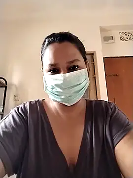 Snapshot of Night_Queen4 chatting on 10.28.25 Night Queen4 online show from 10.28.25