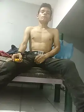 Snapshot of HSexy_Men00 chatting on 10.28.25 HSexy Men00 online show from 10.28.25