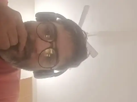 Snapshot of sharkslayer143 chatting on 10.25.25 sharkslayer143 online show from 10.25.25