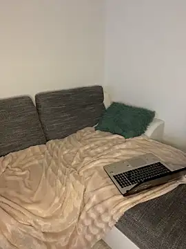 Snapshot of EllaMoonlight chatting on 12.17.25 EllaMoonlight online show from 12.17.25