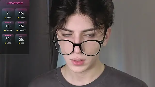 Oliver star boy  online show from 11.29.25