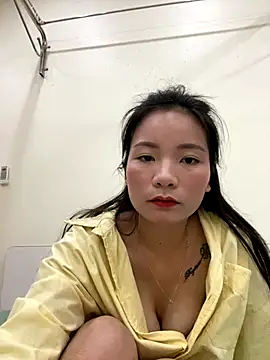 Bee Yellow00 online show from 10.29.25