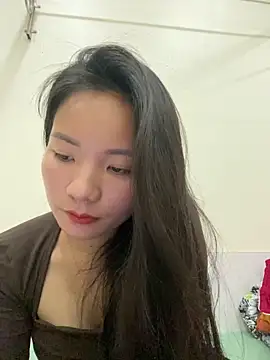 Bee Yellow00 online show from 11.05.25