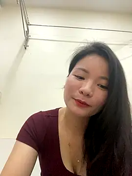 Bee Yellow00 online show from 11.07.25