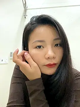 Bee Yellow00 online show from 12.16.25