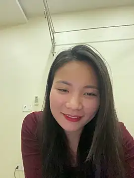 Bee Yellow00 online show from 12.20.25