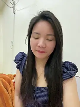 Bee Yellow00 online show from 02.12.26