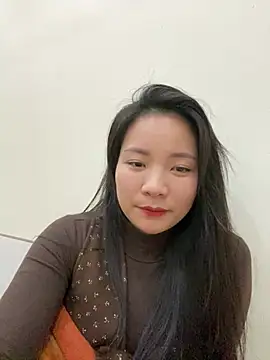 Bee Yellow00 online show from 02.13.26