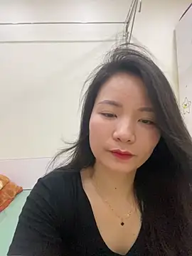 Bee Yellow00 online show from 05.16.26