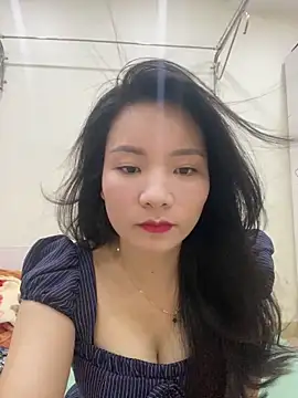 Bee Yellow00 online show from 05.19.26