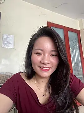 Bee Yellow00 online show from 05.29.26