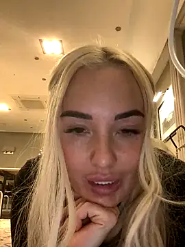 Snapshot of brookemiss88x chatting on 10.23.25 brookemiss88x online show from 10.23.25