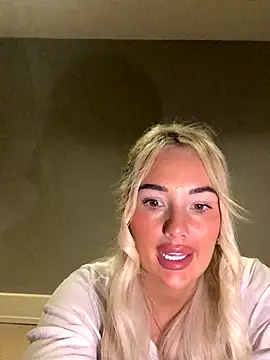 Snapshot of brookemiss88x chatting on 11.02.25 brookemiss88x online show from 11.02.25