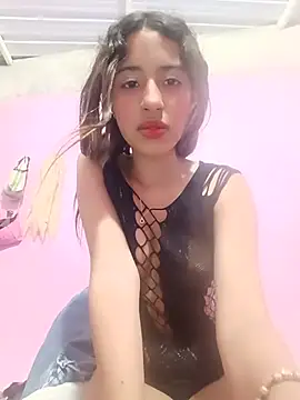 Snapshot of virgin-shy chatting on 06.18.26 virgin-shy online show from 06.18.26