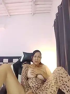 EmperatrizMilf online show from 01.06.26