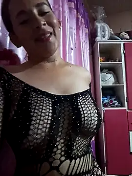 Snapshot of Valentinass20 chatting on 11.14.25 Valentinass20 online show from 11.14.25