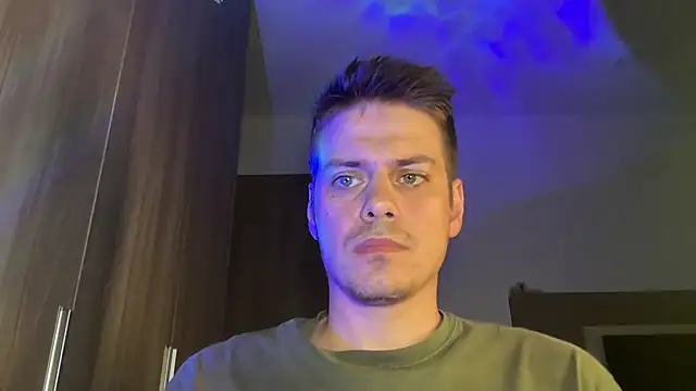 Snapshot of JendesOlbertx chatting on 10.26.25 JendesOlbertx online show from 10.26.25