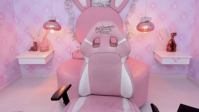 SofhiCute online show from 11.17.25