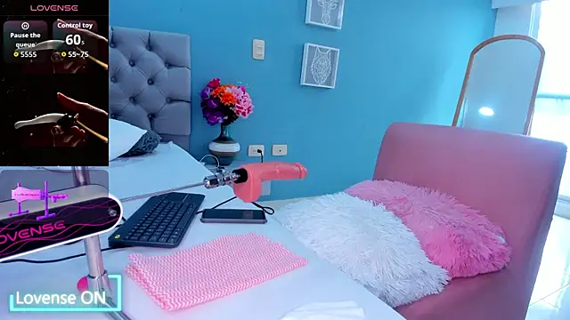 Snapshot of Luna_Raay chatting on 01.18.26 Luna Raay online show from 01.18.26