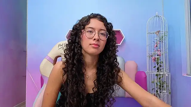 Snapshot of Sasha-Monroe chatting on 10.25.25 Sasha-Monroe online show from 10.25.25