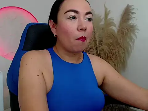 Yadis hot online show from 11.12.25