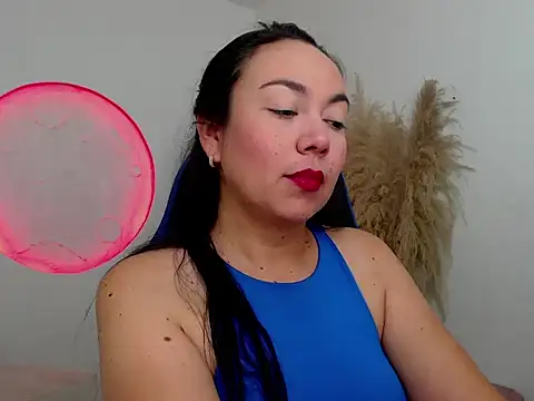 Yadis hot online show from 11.20.25