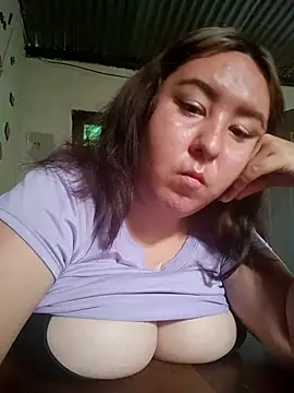 Snapshot of SaraCute_1 chatting on 10.28.25 SaraCute 1 online show from 10.28.25