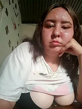 Snapshot of SaraCute_1 chatting on 10.29.25 SaraCute 1 online show from 10.29.25