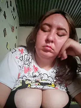 Snapshot of SaraCute_1 chatting on 10.31.25 SaraCute 1 online show from 10.31.25