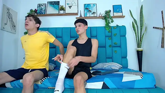 Hot Boys Latinos X online show from 11.22.25