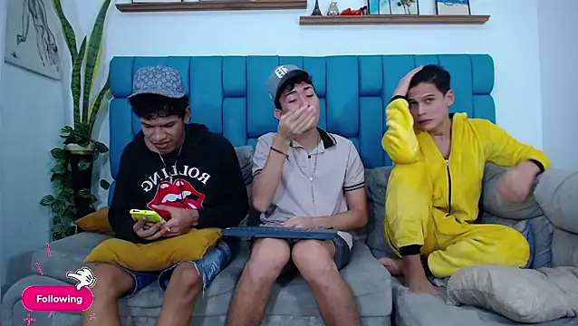 Hot Boys Latinos X online show from 03.27.26