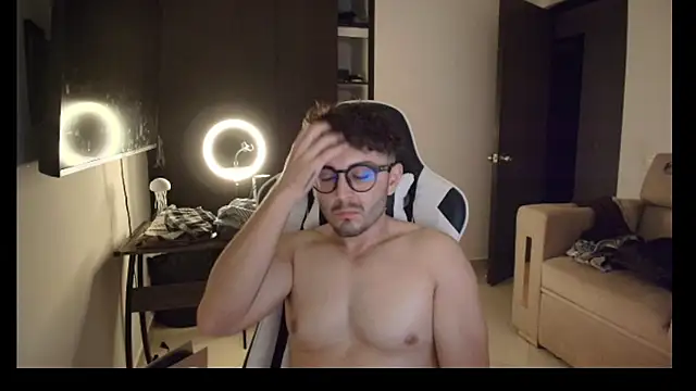 Snapshot of lionandreough chatting on 10.24.25 lionandreough online show from 10.24.25