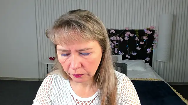 Carla Vogue online show from 11.04.25