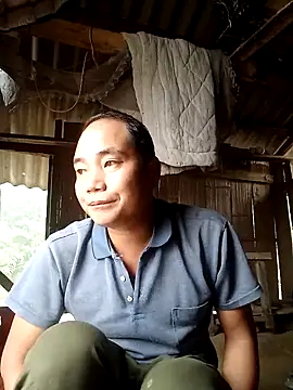 Snapshot of Mis2352 chatting on 10.25.25 Mis2352 online show from 10.25.25