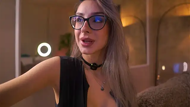 MaddieBryggs online show from 04.17.26