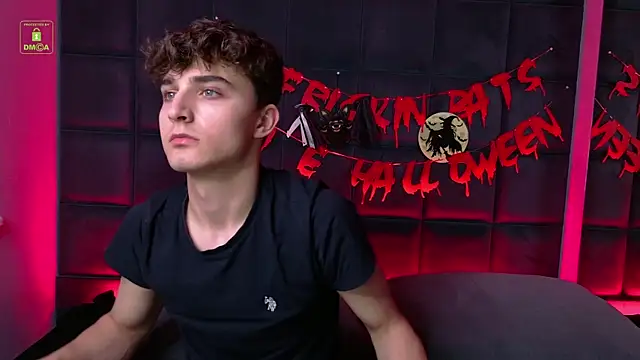 Snapshot of Richard_steele_hot chatting on 10.28.25 Richard steele hot online show from 10.28.25