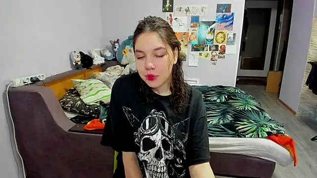 Snapshot of AgathaNott chatting on 10.25.25 AgathaNott online show from 10.25.25