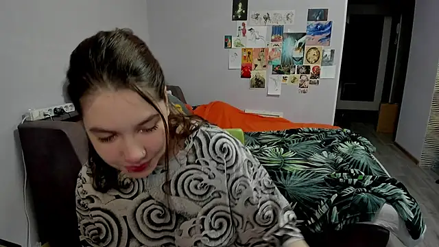 Snapshot of AgathaNott chatting on 10.28.25 AgathaNott online show from 10.28.25