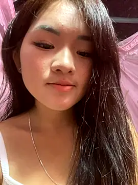 Snapshot of Su-su18 chatting on 10.31.25 Su-su18 online show from 10.31.25