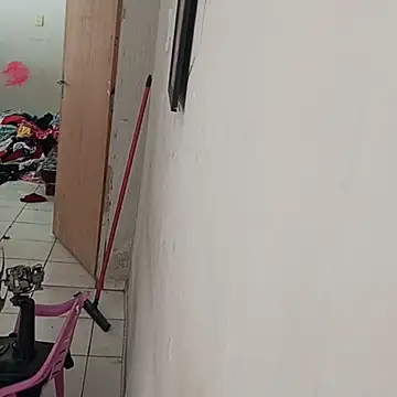 Snapshot of _-_sabrina chatting on 10.27.25  - sabrina online show from 10.27.25