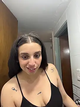 Snapshot of gigi333regi chatting on 12.17.25 gigi333regi online show from 12.17.25