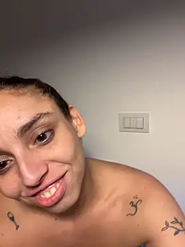 Snapshot of gigi333regi chatting on 02.22.26 gigi333regi online show from 02.22.26