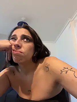 Snapshot of gigi333regi chatting on 02.25.26 gigi333regi online show from 02.25.26