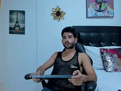 Snapshot of axel_aron_ chatting on 10.25.25 axel aron  online show from 10.25.25