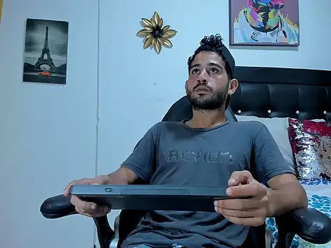 Snapshot of axel_aron_ chatting on 10.26.25 axel aron  online show from 10.26.25