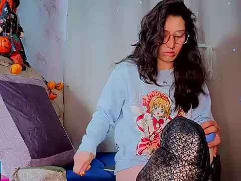 Snapshot of eva_delight_ chatting on 10.29.25 eva delight  online show from 10.29.25